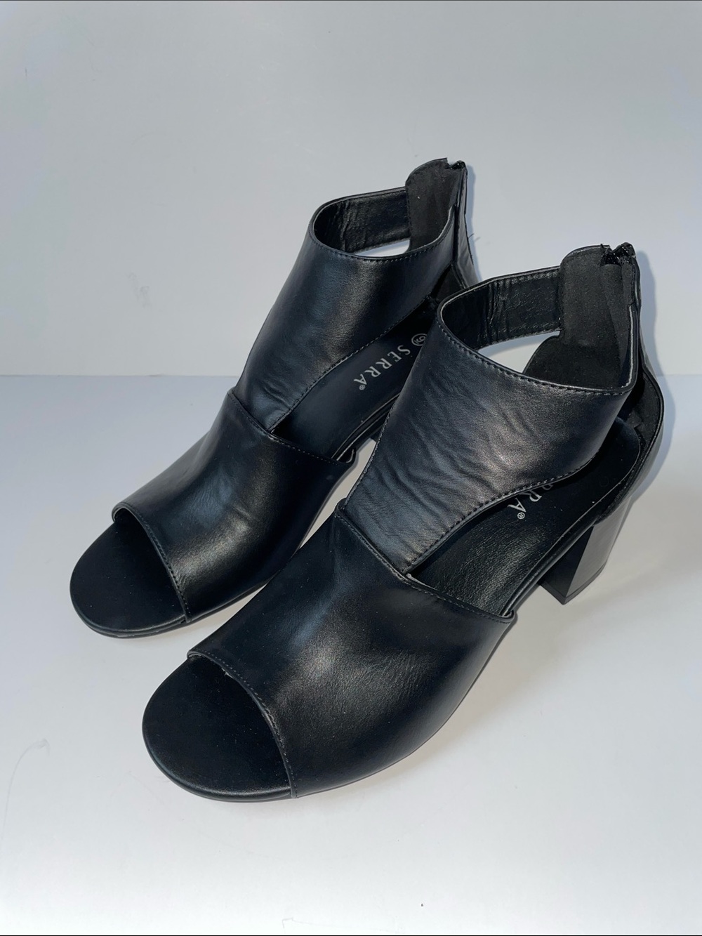 NWOT Serra Black Open-Toe Cutout Block Heel Sandals.  Size 9.